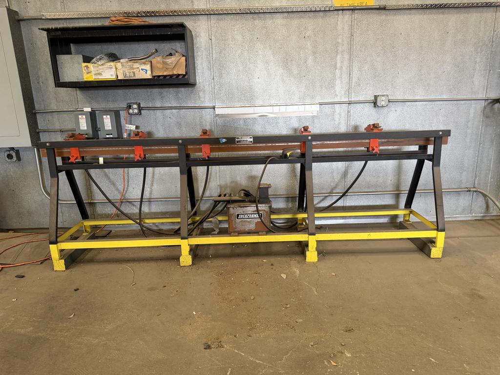 Lockformer residential HVAC notcher machine for sheet metal work